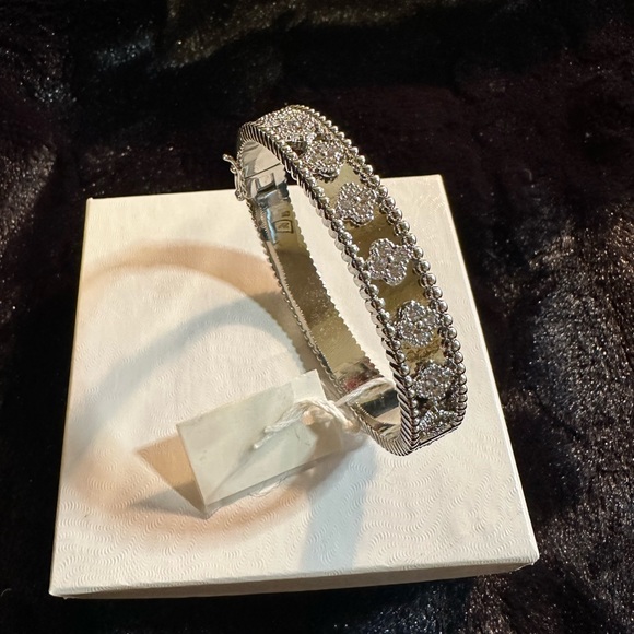 Clover Bracelet CZ and Stainless Steel NWT - Picture 4 of 12